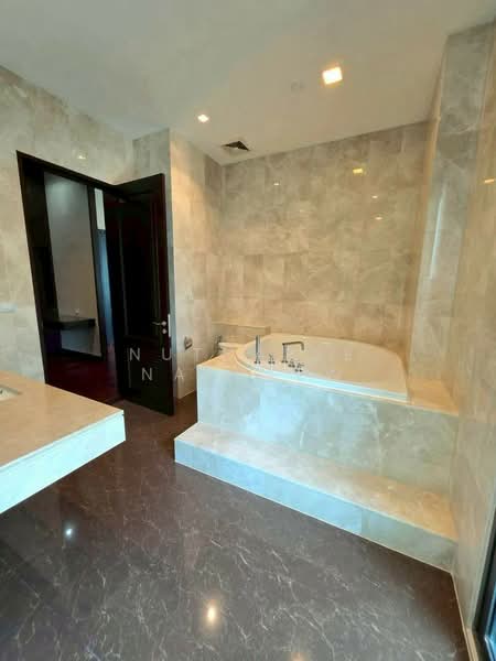 Le Raffine Sukhumvit 39, Bangkok, Soi Sukhumvit 39, Khlong Tan Nua, Watthana, Bangkok, 4 Bedrooms, 480 sqm, Condo For Rent, by Nutnaree Nakkaew, 500318667 - DDproperty.com
