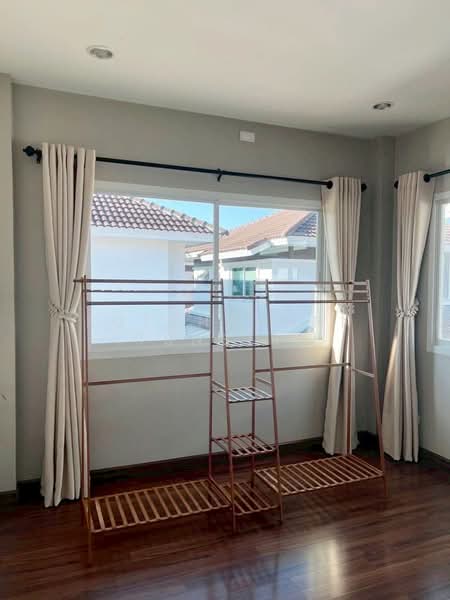 บ้านให้เช่า – ใกล้สนามกอล์ฟ M Sport Complex เพียง 5 นาที ค่าเช่า 18,000 บาท / เดือน No.12H528, Chiang Mai, San Pu Loei, Doi Saket, Chiang Mai, 4 Bedrooms, 216 sqm, Single Detached House For Rent, by Rutchaporn Tunsiri, 500318938 - DDproperty.com