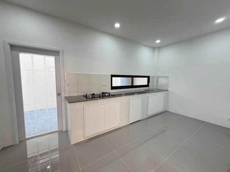 หมู่บ้านเมืองเพชรวิลเลจ, Bangkok, Chim Plee, Taling Chan, Bangkok, 3 Bedrooms, 120 sqm, Townhouse For Sale, by สรภพ ยอดไชย (สีฝุ่น), 500319048 - DDproperty.com