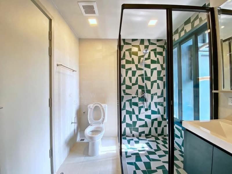 The Base Sukhumvit 50, Bangkok, Soi Roem Charoen 1, Sukhumvit 50 Road, Phra Kanong, Khlong Toei, Bangkok, 2 Bedrooms, 57 sqm, Condo For Rent, by Kawinthip Wisesdenchai, 500319540 - DDproperty.com