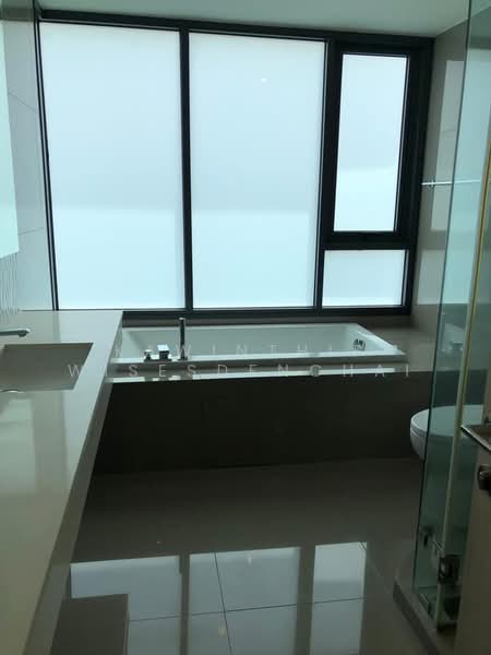 Rhythm Sukhumvit 42, Bangkok, Soi Sukhumvit 42, Sukhumvit Road, Phra Kanong, Khlong Toei, Bangkok, 2 Bedrooms, 80 sqm, Condo For Rent, by Kawinthip Wisesdenchai, 500319628 - DDproperty.com