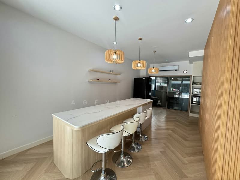 Baan Klang Muang Rama 9-Krungthep Kreetha, Bangkok, Soi Kanchanaphisek 23, Saphan Sung, Bangkok, 3 Bedrooms, 152 sqm, Townhouse For Rent, by Agent Pla, 500320000 - DDproperty.com