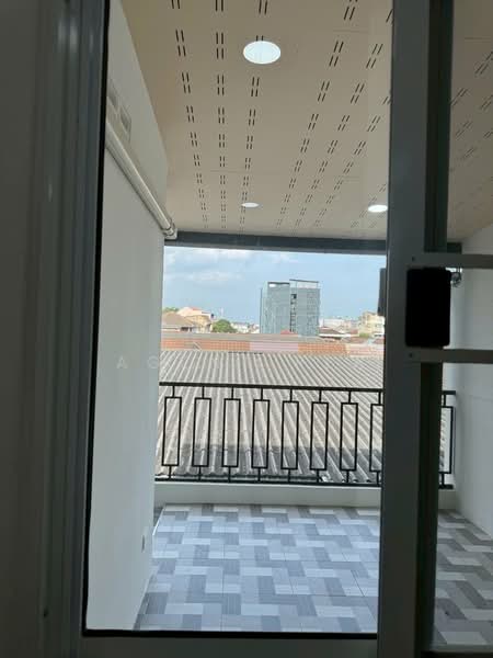 For Rent: 3-Story Townhouse in Ratchada-Sutthisan, Huai Khwang Area (SPSAD3993), Bangkok, Samsen Nok, Huai Khwang, Bangkok, 5 Bedrooms, 250 sqm, Townhouse For Rent, by Agent Pla, 500320025 - DDproperty.com