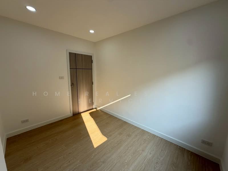 หมู่บ้านเมืองเพชรวิลเลจ, Bangkok, สุขุมวิท 77, Suan Luang, Bangkok, 3 Bedrooms, 125 sqm, Townhouse For Sale, by HOME Real Estate Service, 500320373 - DDproperty.com
