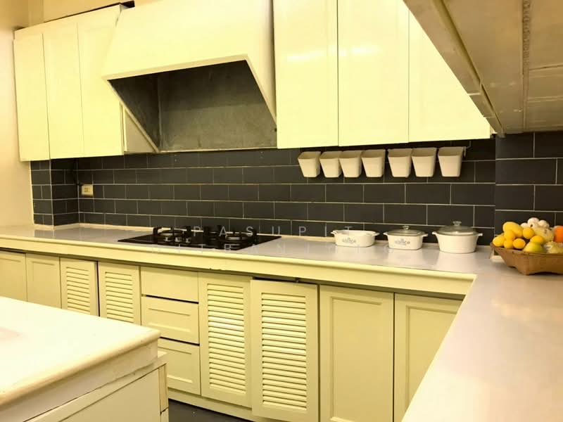 3-BR House, Bangkok, Phra Kanong Nua, Watthana, Bangkok, 3 Bedrooms, 400 sqm, Single Detached House For Rent, by Pasupit Ditbanjong, 500320422 - DDproperty.com