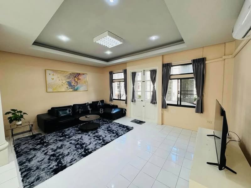 Moo Baan Chicha Castle, Bangkok, Sukhumvit 31, Khlongtoei Nua, Watthana, Bangkok, 4 Bedrooms, 350 sqm, Townhouse For Rent, by Pasupit Ditbanjong, 500320427 - DDproperty.com
