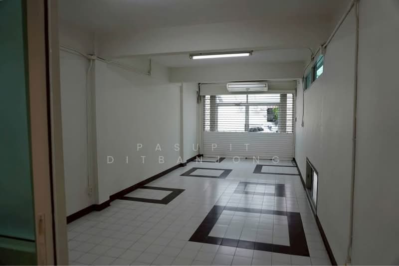 6-BR Townhouse, Bangkok, Phra Kanong Nua, Watthana, Bangkok, 6 Bedrooms, 386 sqm, Townhouse For Sale, by Pasupit Ditbanjong, 500320461 - DDproperty.com