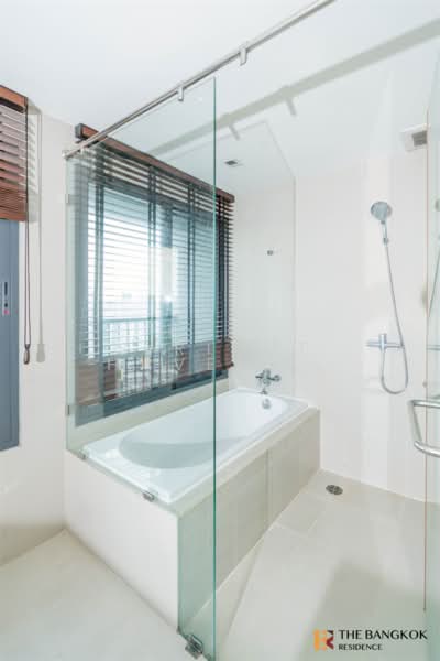 Noble Remix, Bangkok, 772 Soi Sukhumvit 36, Sukhumvit Road, Khong Tan, Khlong Toei, Bangkok, 3 Bedrooms, 183 sqm, Condo For Sale, by Sirirut Havee Akehurst, 500320601 - DDproperty.com