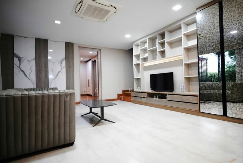 Parc Priva, Bangkok, Thiam Ruammit Road, Huai Khwang, Bangkok, 4 Bedrooms, 256 sqm, Single Detached House For Rent, by Pasupit Ditbanjong, 500320612 - DDproperty.com