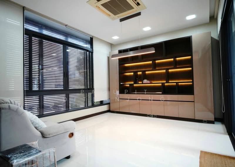 Parc Priva, Bangkok, Thiam Ruammit Road, Huai Khwang, Bangkok, 4 Bedrooms, 256 sqm, Single Detached House For Rent, by Pasupit Ditbanjong, 500320612 - DDproperty.com