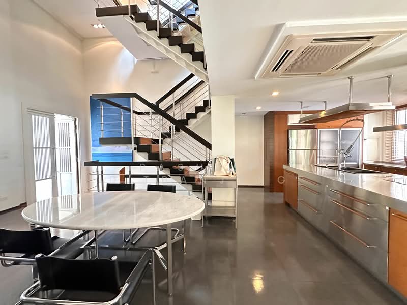 The Lofts Sathorn, Bangkok, 76 Soi Meksawat, Chong Nonsi, Yan Nawa, Bangkok, 3 Bedrooms, 390 sqm, Townhouse For Rent, by Pasupit Ditbanjong, 500320660 - DDproperty.com