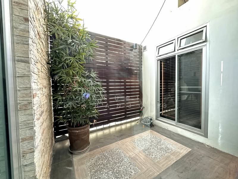 The Lofts Sathorn, Bangkok, 76 Soi Meksawat, Chong Nonsi, Yan Nawa, Bangkok, 3 Bedrooms, 390 sqm, Townhouse For Rent, by Pasupit Ditbanjong, 500320660 - DDproperty.com