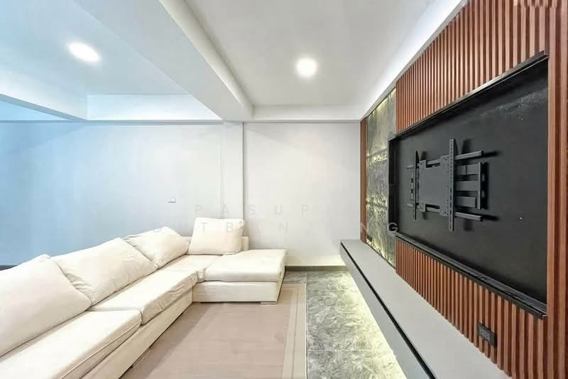 5-BR Townhouse, Bangkok, Khlong Tan Nua, Watthana, Bangkok, 5 Bedrooms, 600 sqm, Townhouse For Rent, by Pasupit Ditbanjong, 500320677 - DDproperty.com