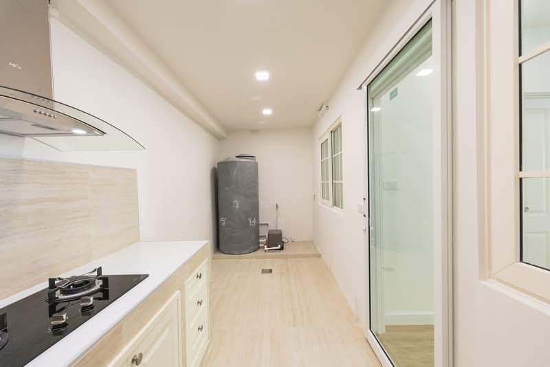 Golden Town 2 Onnut-Pattanakarn, Bangkok, 189 Soi On Nut 65 Yaek 14, Prawet, Bangkok, 3 Bedrooms, 76 sqm, Townhouse For Sale, by Tharnavee Tharnasetthadakul, 500320737 - DDproperty.com