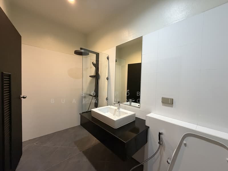 Baan Sasida, Bangkok, 19/1 Sukhumvit, Khong Tan, Khlong Toei, Bangkok, 3 Bedrooms, 200 sqm, Condo For Rent, by Sompob Buaparungsri, 500320801 - DDproperty.com