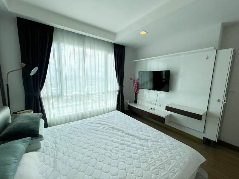 Thru Thonglor, Bangkok, Petchaburi Road, Bang Kapi, Huai Khwang, Bangkok, 2 Bedrooms, 66 sqm, Condo For Rent, by Chayannot, 500320803 - DDproperty.com