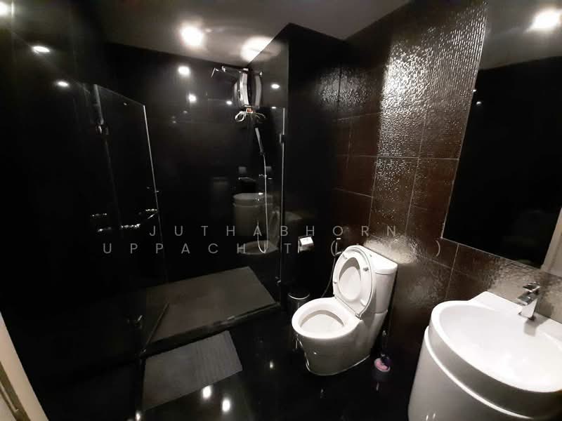Rhythm Sukhumvit 36-38, Bangkok, 55 Soi Sukhumvit 36, Sukhumvit Road, Phra Kanong, Khlong Toei, Bangkok, 2 Bedrooms, 55 sqm, Condo For Rent, by Juthabhorn Uppachit (Amy), 500320872 - DDproperty.com