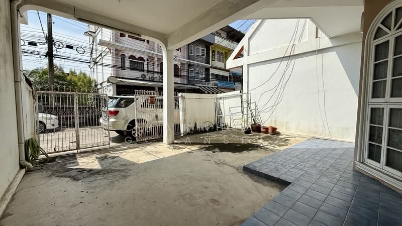 หมู่บ้านพระปิ่น 1 ทาวน์เฮ้าส์ 3 ชั้น 95ตรว. บรมราชชนนี 4 ปิ่นเกล้า, Bangkok, บรมราชชนนี, Bang Bamru, Bang Phlat, Bangkok, 6 Bedrooms, 658 sqm, Townhouse For Sale, by Charndol Saengchansivadol, 500320991 - DDproperty.com