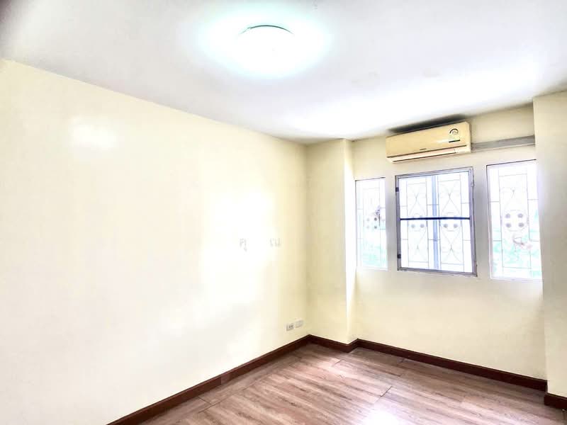 For Sale 2-Storey Townhouse at Pruksa Ville 30 Onnut-Suvarnabhumi, Samut Prakan, Rachathewa, Bang Plee, Samut Prakan, 3 Bedrooms, 102 sqm, Townhouse For Sale, by คุณลี, 500321014 - DDproperty.com