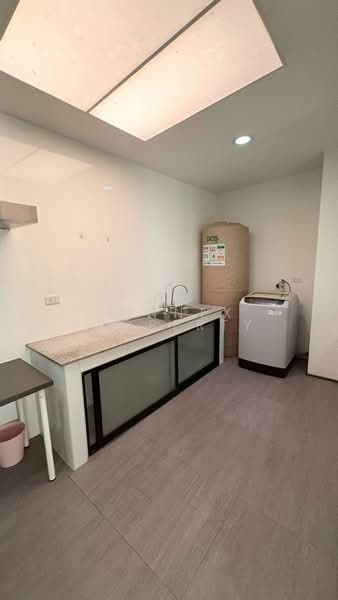 3-story townhome, Soi Punnavithi 31, Bangkok, , Bang Chak, Phra Khanong, Bangkok, 4 Bedrooms, 230 sqm, Townhouse For Rent, by Connex Property, 500321180 - DDproperty.com