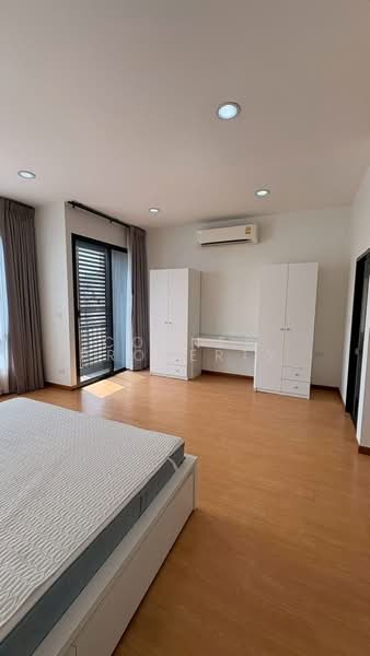3-story townhome, Soi Punnavithi 31, Bangkok, , Bang Chak, Phra Khanong, Bangkok, 4 Bedrooms, 230 sqm, Townhouse For Rent, by Connex Property, 500321180 - DDproperty.com