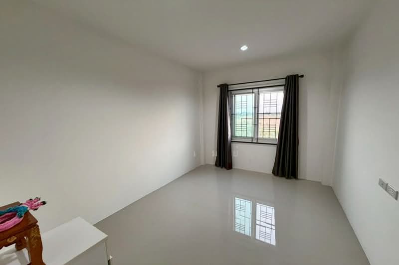Ratchaphruek Suvarnabhumi-Ladkrabang Village, Bangkok, 397/183 Thanon Chalong Krung, Lam Pla Tiew, Lat Krabang, Bangkok, 3 Bedrooms, 150 sqm, Townhouse For Sale, by คุณเมย์, 500321192 - DDproperty.com