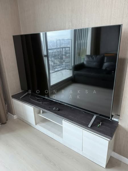 Life Ratchadapisek, Bangkok, 279 Ratchadapisaek Road, Huai Khwang, Bangkok, 2 Bedrooms, 65 sqm, Condo For Rent, by Boonraksa Sopak, 500321578 - DDproperty.com