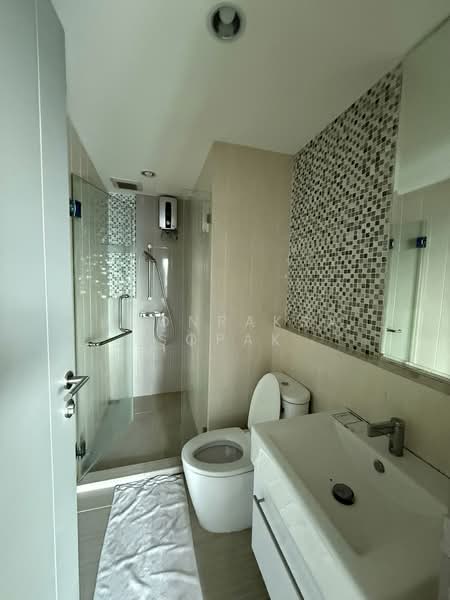 Life Ratchadapisek, Bangkok, 279 Ratchadapisaek Road, Huai Khwang, Bangkok, 2 Bedrooms, 65 sqm, Condo For Rent, by Boonraksa Sopak, 500321578 - DDproperty.com