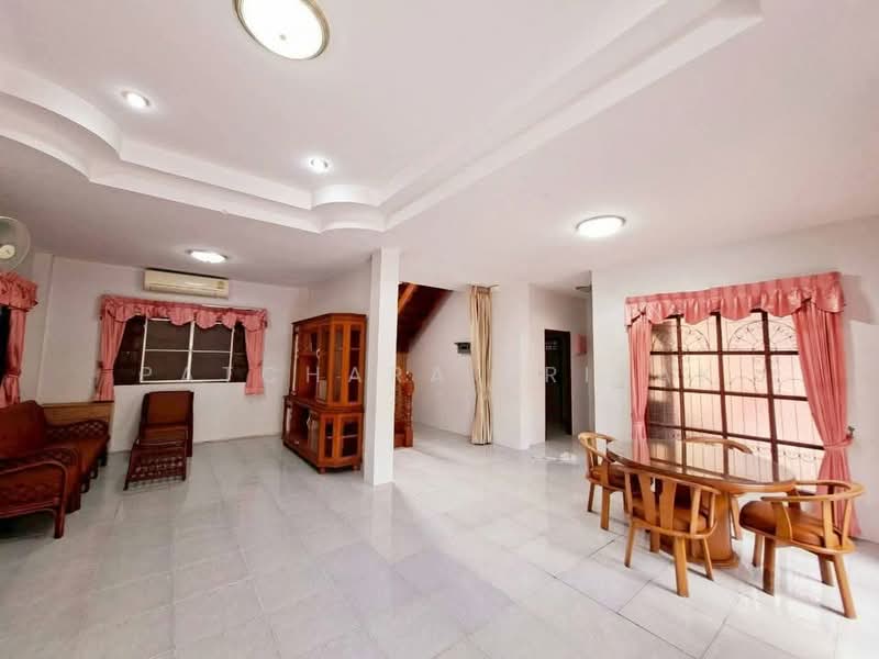 3-BR House, Chon Buri (Pattaya), Nong Pru, Bang Lamung (Pattaya), Chon Buri (Pattaya), 3 Bedrooms, 263 sqm, Single Detached House For Rent, by Patchara Srisak, 500321793 - DDproperty.com