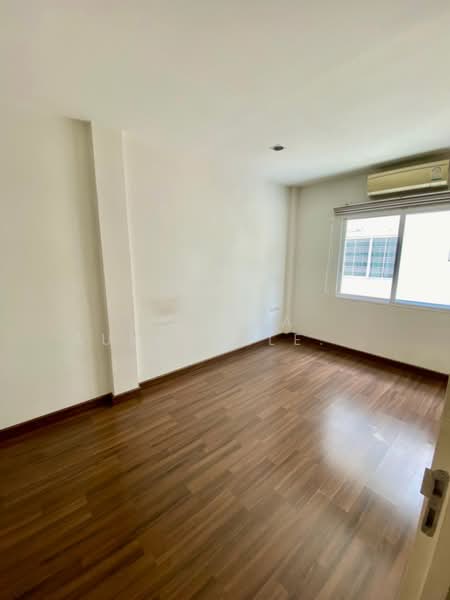 undefined, Bangkok, Chan Kasem, Chatuchak, Bangkok, 3 Bedrooms, 204 sqm, Townhouse For Sale, by Pemika Aukkaraleekul, 500321831 - DDproperty.com