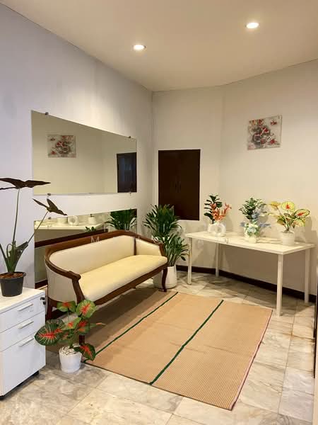 For Rent: 4-Story Townhouse in Ekkamai 6 Beds, Fully Furnished, กรุงเทพ, พระโขนงเหนือ, วัฒนา, กรุงเทพ, 450 ตร.ม., พื้นที่ขายของ ให้เช่า, โดย Chutinun Mungmai, 500321866 - DDproperty.com