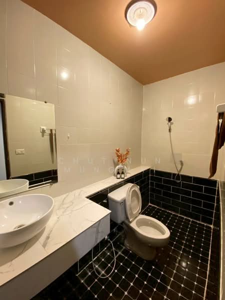 For Rent: 4-Story Townhouse in Ekkamai 6 Beds, Fully Furnished, Bangkok, Phra Kanong Nua, Watthana, Bangkok, , 450 sqm, Retail Space For Rent, by Chutinun Mungmai, 500321866 - DDproperty.com