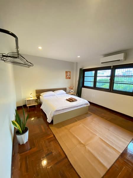For Rent: 4-Story Townhouse in Ekkamai 6 Beds, Fully Furnished, Bangkok, Phra Kanong Nua, Watthana, Bangkok, , 450 sqm, Retail Space For Rent, by Chutinun Mungmai, 500321866 - DDproperty.com