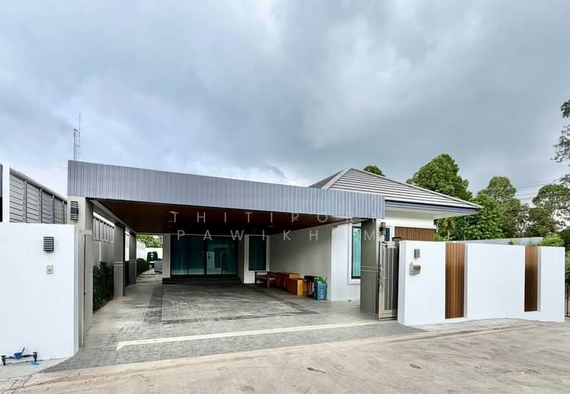 3-BR House, Chon Buri (Pattaya), Nong Pru, Bang Lamung (Pattaya), Chon Buri (Pattaya), 3 Bedrooms, 204 sqm, Single Detached House For Sale, by Thitiporn Pawikham, 500321958 - DDproperty.com
