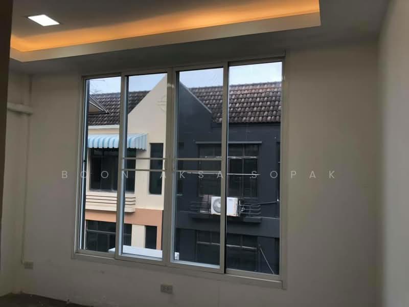 3-BR House, Bangkok, Phlapphla, Wang Thonglang, Bangkok, 3 Bedrooms, 66 sqm, Single Detached House For Rent, by Boonraksa Sopak, 500321981 - DDproperty.com
