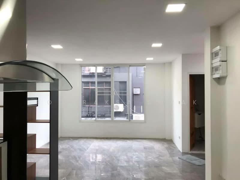 3-BR House, Bangkok, Phlapphla, Wang Thonglang, Bangkok, 3 Bedrooms, 66 sqm, Single Detached House For Rent, by Boonraksa Sopak, 500321981 - DDproperty.com