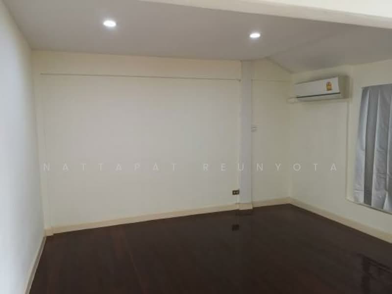 ทาวน์เฮ้าส์ 3-ห้องนอน, กรุงเทพ, คลองตัน, คลองเตย, กรุงเทพ, 248 ตร.ม., ทาวน์เฮ้าส์ ขาย, โดย Nattapat Reunyota, 500322055 - DDproperty.com