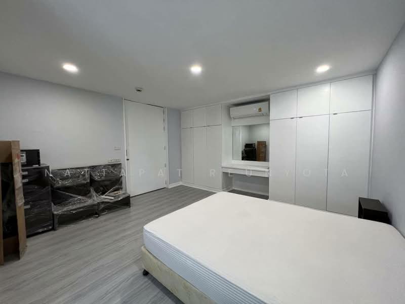 President Park Sukhumvit 24, Bangkok, 99 Sukhumvit 24 Alley, Khlongtoei Nua, Watthana, Bangkok, 3 Bedrooms, 230 sqm, Condo For Sale, by Nattapat Reunyota, 500322181 - DDproperty.com