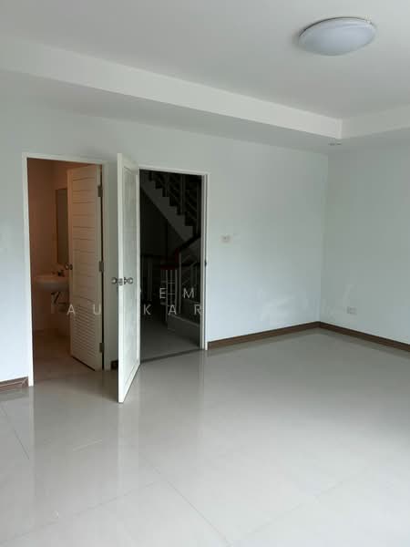 4-BR Townhouse, Bangkok, Phlapphla, Wang Thonglang, Bangkok, 4 Bedrooms, 360 sqm, Townhouse For Sale, by Pemika Aukkaraleekul, 500322255 - DDproperty.com
