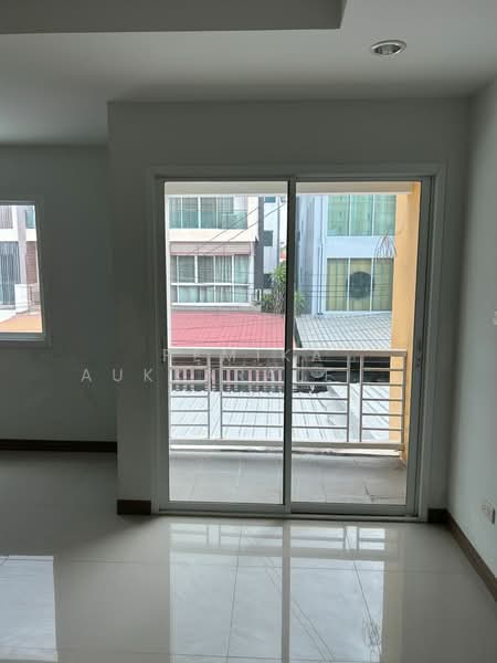 4-BR Townhouse, Bangkok, Phlapphla, Wang Thonglang, Bangkok, 4 Bedrooms, 360 sqm, Townhouse For Sale, by Pemika Aukkaraleekul, 500322255 - DDproperty.com