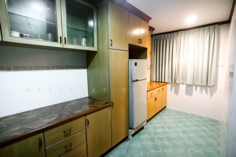 Crystal Garden Condominium : คริสตัล การ์เด้น, กรุงเทพ, 217 ถนนสุขุมวิท ซอย 4, คลองเตย, กรุงเทพ, 110 ตร.ม., คอนโด ขาย, โดย Nattapat Reunyota, 500322274 - DDproperty.com