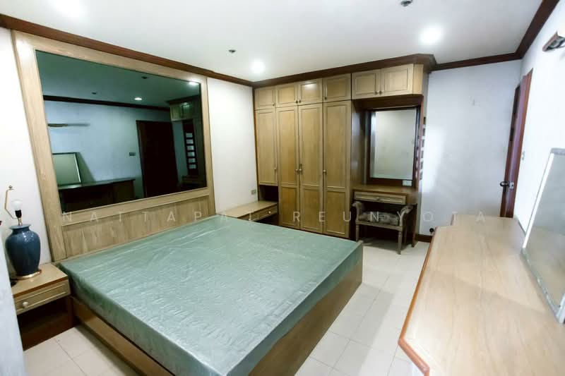 Crystal Garden, Bangkok, 217 Sukhumvit 4 Alley, Khlong Toei, Bangkok, 2 Bedrooms, 110 sqm, Condo For Sale, by Nattapat Reunyota, 500322274 - DDproperty.com
