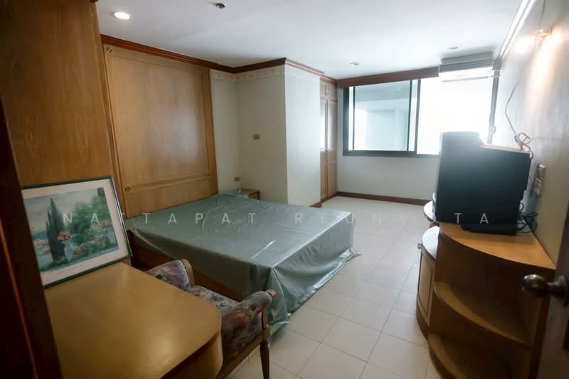 Crystal Garden, Bangkok, 217 Sukhumvit 4 Alley, Khlong Toei, Bangkok, 2 Bedrooms, 110 sqm, Condo For Sale, by Nattapat Reunyota, 500322274 - DDproperty.com