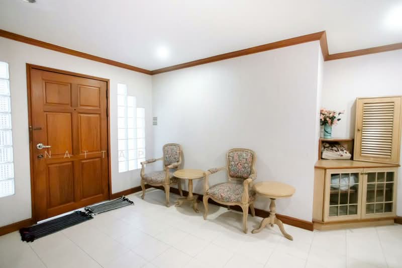 Crystal Garden Condominium : คริสตัล การ์เด้น, กรุงเทพ, 217 ถนนสุขุมวิท ซอย 4, คลองเตย, กรุงเทพ, 110 ตร.ม., คอนโด ขาย, โดย Nattapat Reunyota, 500322274 - DDproperty.com