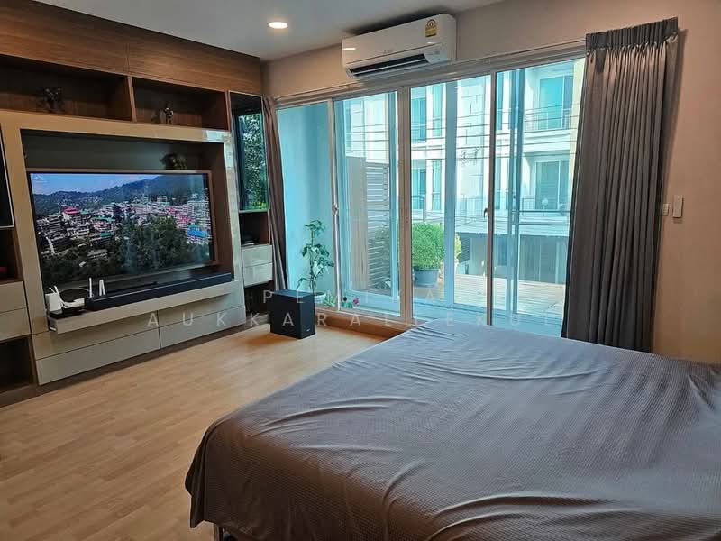 Baan Klang Muang Ladprao 87, Bangkok, Soi Ladprao 87, Khlong Chaokhun Sing, Wang Thonglang, Bangkok, 3 Bedrooms, 204 sqm, Townhouse For Sale, by Pemika Aukkaraleekul, 500322345 - DDproperty.com