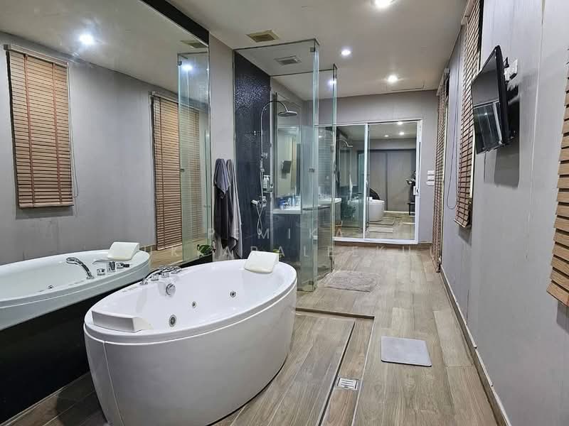 Baan Klang Muang Ladprao 87, Bangkok, Soi Ladprao 87, Khlong Chaokhun Sing, Wang Thonglang, Bangkok, 3 Bedrooms, 204 sqm, Townhouse For Sale, by Pemika Aukkaraleekul, 500322345 - DDproperty.com