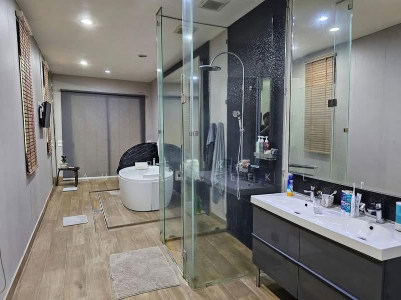 Baan Klang Muang Ladprao 87, Bangkok, Soi Ladprao 87, Khlong Chaokhun Sing, Wang Thonglang, Bangkok, 3 Bedrooms, 204 sqm, Townhouse For Sale, by Pemika Aukkaraleekul, 500322345 - DDproperty.com