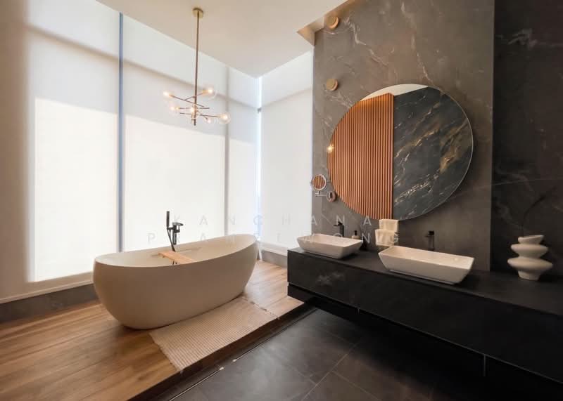 The Esse Asoke, Bangkok, 333 Soi Sukhumvit 21, Sukhumvit Road, Khlongtoei Nua, Watthana, Bangkok, 2 Bedrooms, 158 sqm, Condo For Rent, by Kanchana Praneewong, 500322348 - DDproperty.com