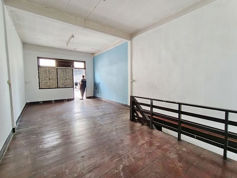 Shop House For Rent on Charoenkrung Road near Royal City Bangkok, Bangkok, เจริญกรุง, Bang Rak, Bangkok, 3 Bedrooms, 150 sqm, Townhouse For Rent, by Chanitnun Mewongukote, 500322363 - DDproperty.com