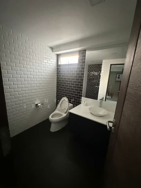 Home Office 4 ชั้น ติดถนนเจ้าคุณทหาร, Bangkok, Khlong Sam Prawet, Lat Krabang, Bangkok, , 700 sqm, Office Space For Rent, by Anyaporn Srikanlayanabut, 500322424 - DDproperty.com